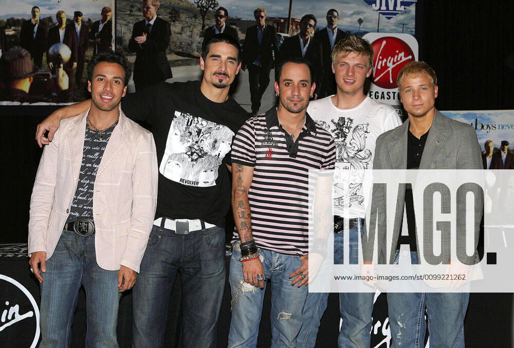 Howie Dorough, Kevin Richardson, A.J. McLean, Nick Carter, Brian Littell at arrivals for Backstreet Boys NEVER GONE Album Release by Jive Records, Virgin Megastore in Times Square, New York, NY, June 14, 2005. Photo by: Gregorio Binuya Everett Collection !ACHTUNG AUFNAHMEDATUM GESCHÄTZT! PUBLICATIONXNOTxINxCANxCHNxFRAxITAxJPNxNORxPOLxRUSxESPxUKxUSA