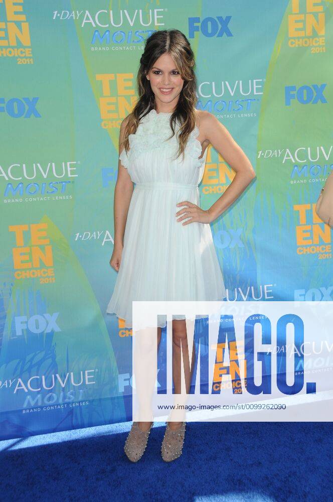 Rachel Bilson (wearing a Chloe dress and Brian Atwood shoes) at arrivals for 2011 Teen Choice Awards - ARRIVALS, Gibson Amphitheatre, Los Angeles, CA August 7, 2011. Photo By: Dee Cercone Everett Collection For usage credit please use; Dee Cercone Everett Collection !ACHTUNG AUFNAHMEDATUM GESCHÃ„TZT! PUBLICATIONXNOTxINxCANxCHNxFRAxITAxJPNxNORxPOLxRUSxESPxUKxUSA
