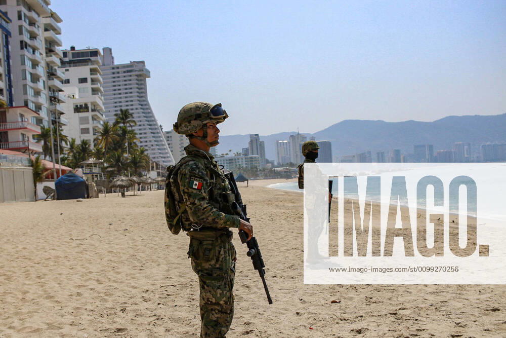 (200411) -- ACAPULCO, April 11, 2020 -- Soldiers stand guard on a closed beach in Acapulco, Mexico, April 10, 2020. (Photo by Xinhua) MEXICO-ACAPULCO-BEACH-CLOSURE FRANYELIxGARCIA