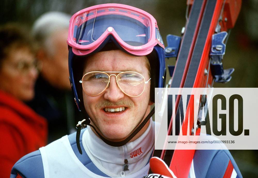 Michael Edwards (Großbritannien) alias Eddie the eagle Skispringen Herren 38. Vierschanzentournee 1989 1990, Neujahrsspringen, Ski Nordisch, Nordischer Skisport, Skisprung Einzelbild Garmisch-Partenkirchen