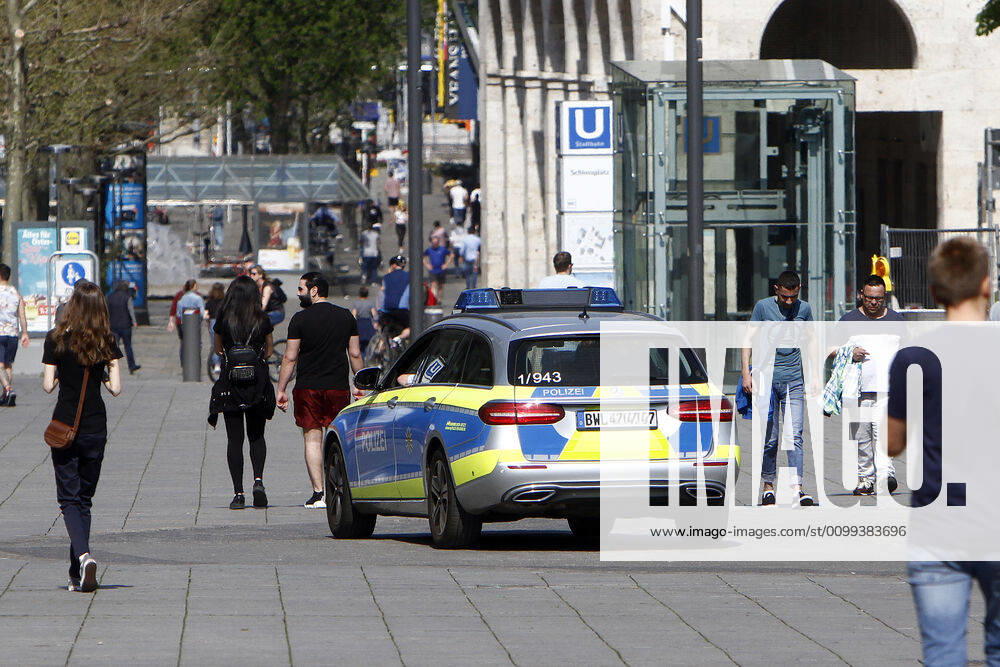 A police patrol of the Baden Württemberg state police checks the compliance with the contact prohibitions and minimum distances on the shopping street and pedestrian zone Königstraße at Schlossplatz in the city centre of Stuttgart, Baden Württemberg, Bavaria, Germany