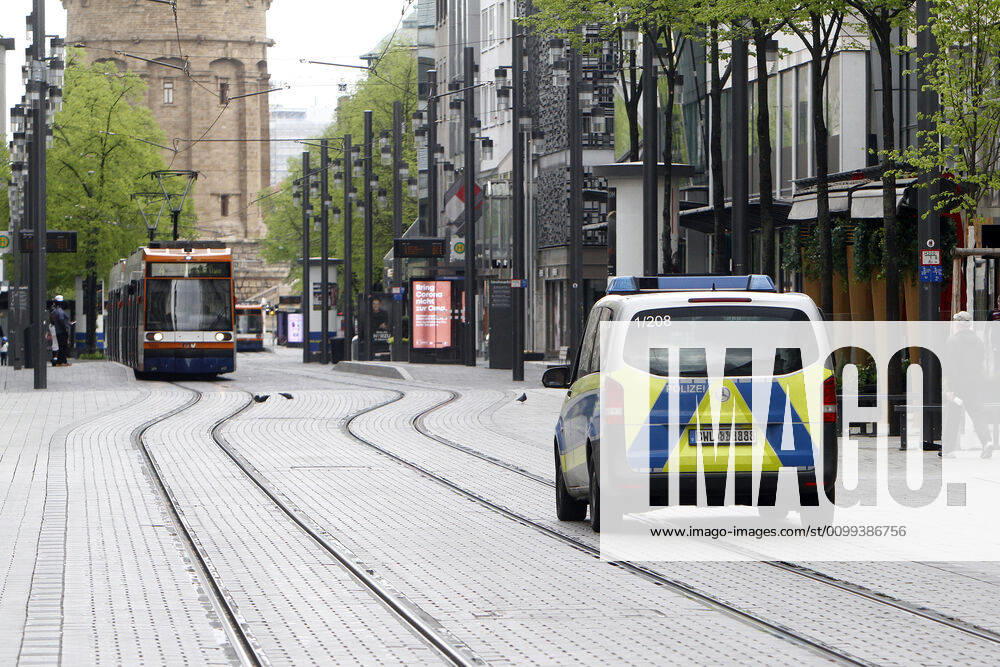 On the occasion of the Corona crisis, a police patrol of the Baden Württemberg state police checks the observance of the contact prohibitions and minimum distances on the Planken shopping street and pedestrian zone in the city centre of Stuttgart, Baden Württemberg, Bavaria, Germany