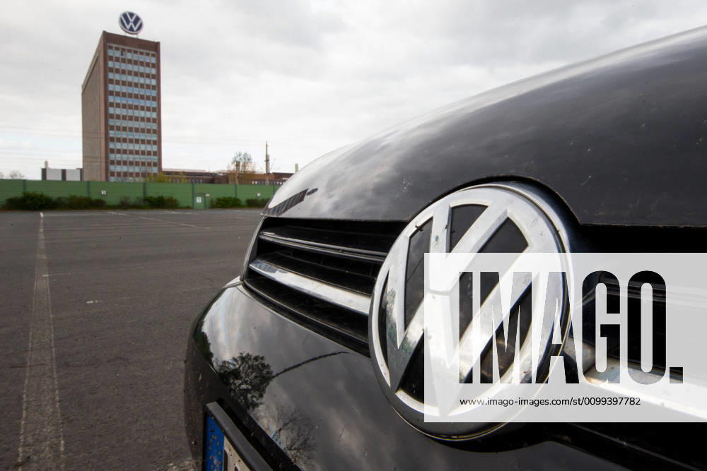 symbol photos Volkswagen exhaust gas scandal, VW logo, emblem on a car in front of the group headquarters emwirt Wolfsburg