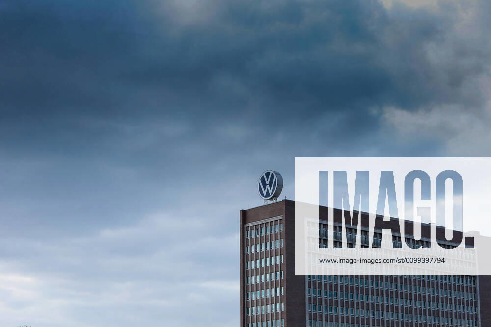 symbol photos Volkswagen exhaust gas scandal, dark clouds over the VW headquarters in Wolfsburg, symbol photo, symbol image emwirt Wolfsburg