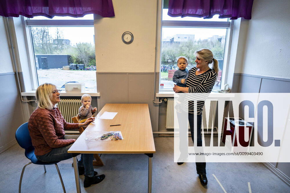 The nursery DUI in Aalborg opens again for the institutions children, Wednesday morning, April 15, 2020 Due to the corona crisis, the nursery has been closed, and after the nursery has been transformed indoors and outdoors, the children and the adult educators can keep a distance and wash their hands, Aalborg Jutland Denmark,