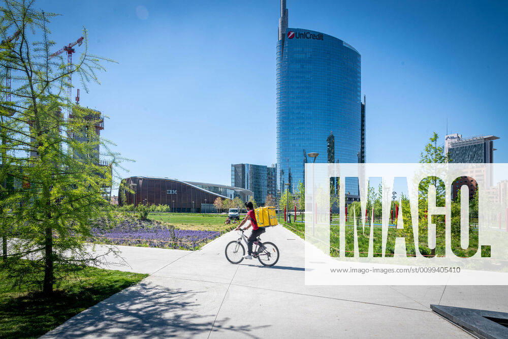 Milan - Daily life in the time of the Coronavirus. Parco Biblioteca degli Alberi, little frequented despite the sunny day. A rider (Marco Passaro Fotogramma, Milan - 2020-04-15) p.s. la foto e utilizzabile nel rispetto del contesto in cui e stata scattata, e senza intento diffamatorio del decoro delle persone rappresentate