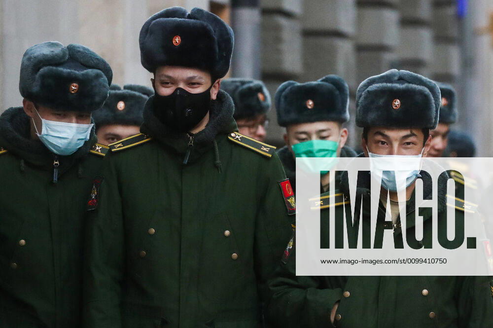 Cadets seen in a street. Since 30 March 2020, Moscow has been on lockdown. Earlier, the Russian government announced a paid period off work for employed people and school holidays, which are expected to last till the end of April. As of 15 April 2020, Russia has reported more 24,500 confirmed cases of the novel coronavirus infection, with more than 14,800 confirmed cases in Moscow. Sergei Fadeichev TASS TS0D5E71