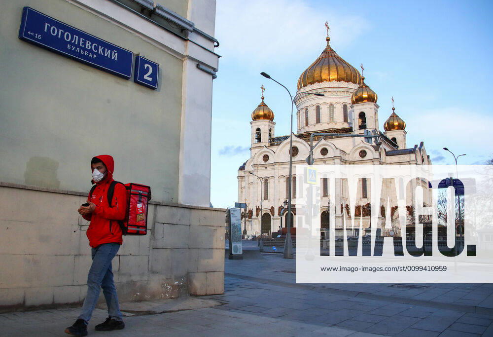 A courier seen in Gogolevsky Boulevard near the Cathedral of Christ the Savior. Since 30 March 2020, Moscow has been on lockdown. Earlier, the Russian government announced a paid period off work for employed people and school holidays, which are expected to last till the end of April. As of 15 April 2020, Russia has reported more 24,500 confirmed cases of the novel coronavirus infection, with more than 14,800 confirmed cases in Moscow. Valery Sharifulin TASS TS0D5E72