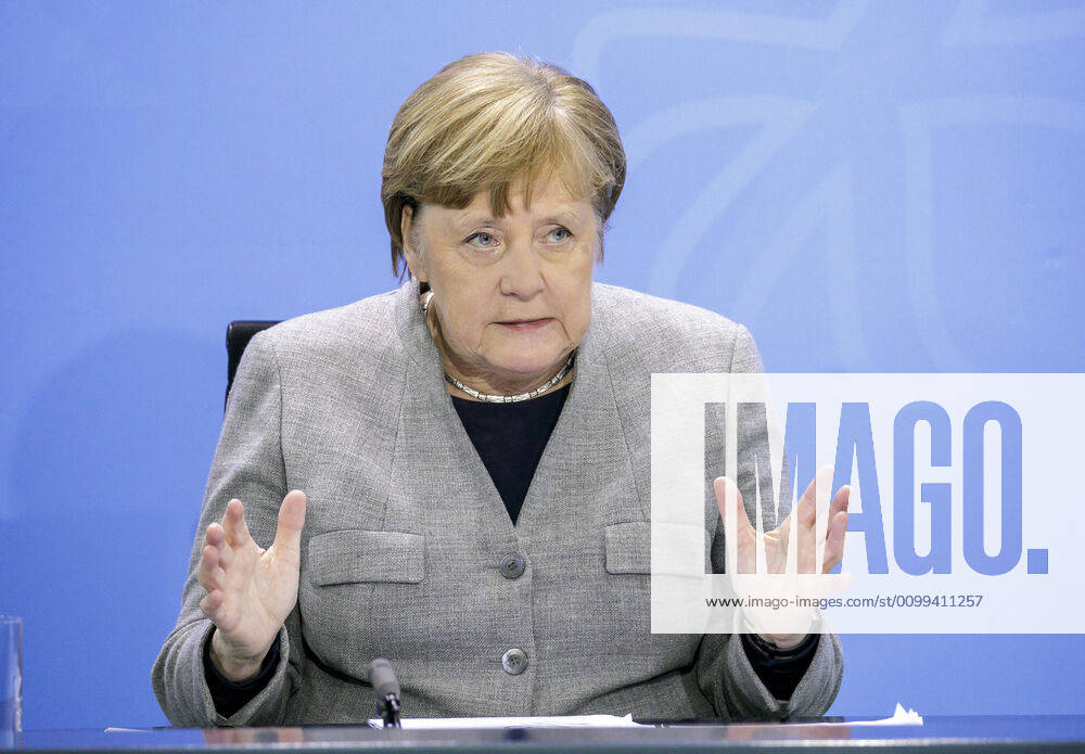 Chancellor Angela Merkel, CDU, gives a press briefing after a video conference of the Federal Government with the State Premiers, in connection with the corona virus Berlin, 15 04 2020 Berlin Germany