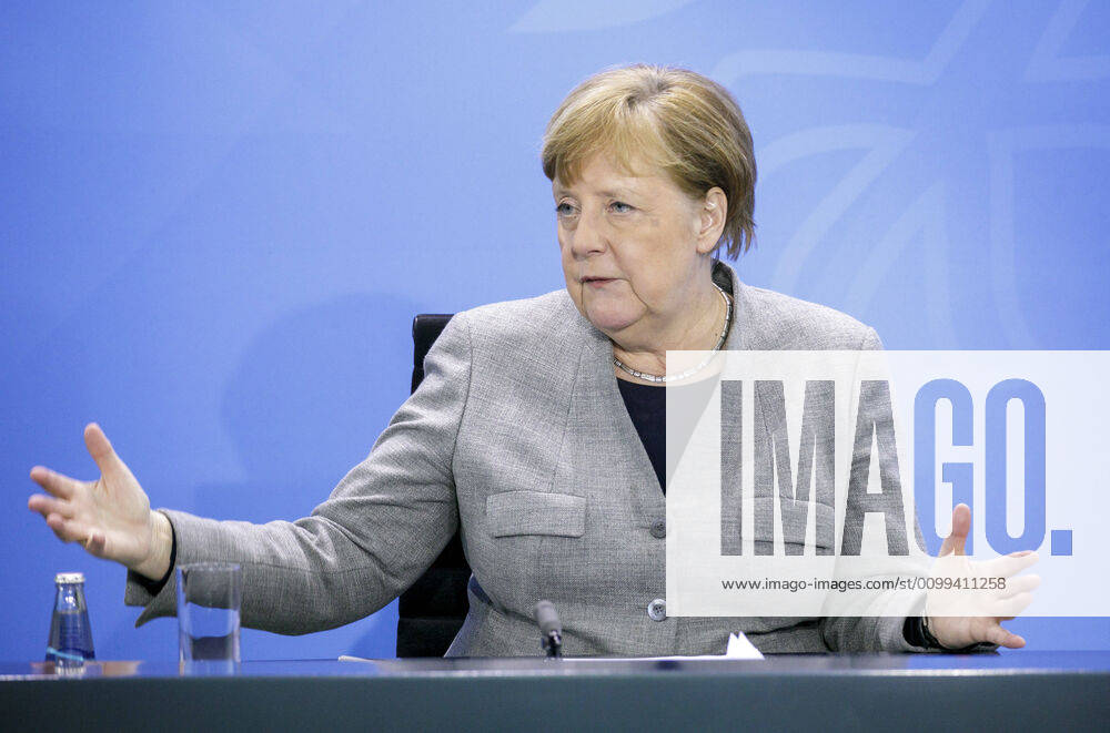 Chancellor Angela Merkel, CDU, gives a press briefing after a video conference of the Federal Government with the State Premiers, in connection with the corona virus Berlin, 15 04 2020 Berlin Germany