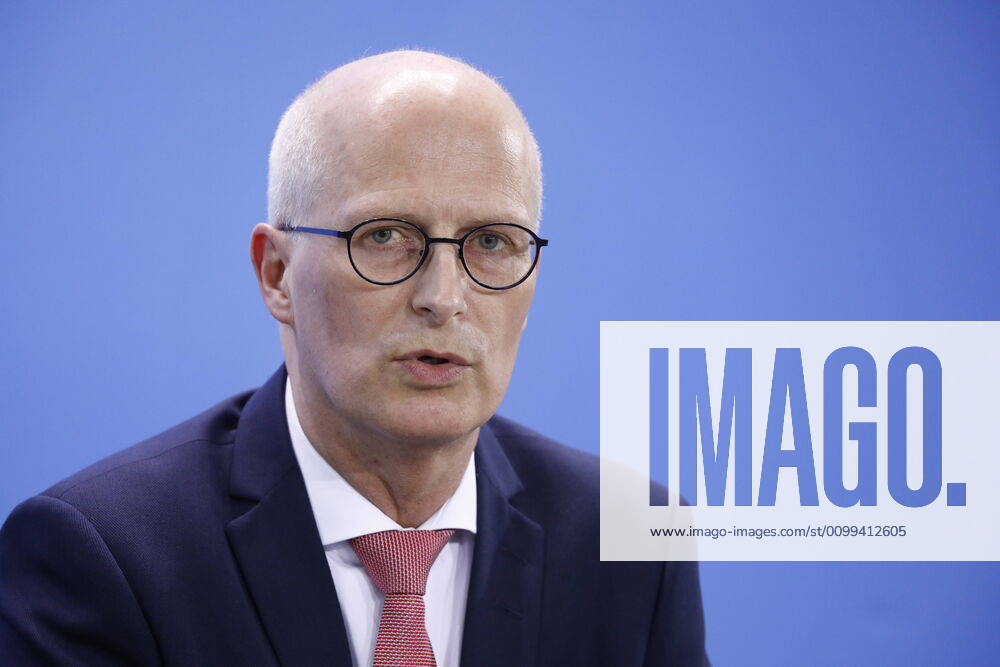 Peter Tschentscher, First Mayor of the Free and Hanseatic City of Hamburg, Germany, Berlin, Federal Chancellery, press conference by Chancellor Merkel following the discussion with the heads of government of the Länder in connection with the corona virus