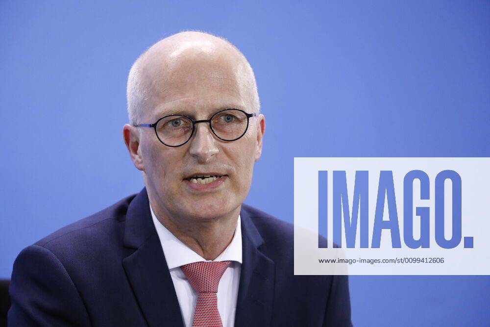 Peter Tschentscher, First Mayor of the Free and Hanseatic City of Hamburg, Germany, Berlin, Federal Chancellery, press conference by Chancellor Merkel following the discussion with the heads of government of the Länder in connection with the corona virus