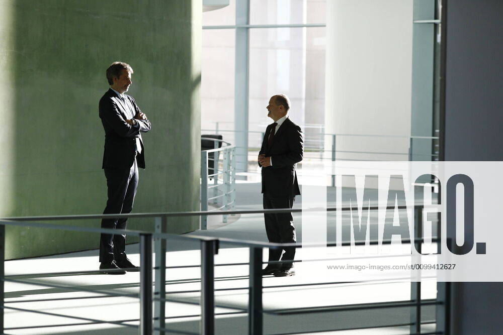 Olaf Scholz R , Vice Chancellor and Minister of Finance of the Federal Republic of Germany, Germany, Berlin, Federal Chancellery, Press conference by Chancellor Merkel following the discussion with the heads of government of the Länder in connection with the coronavirus