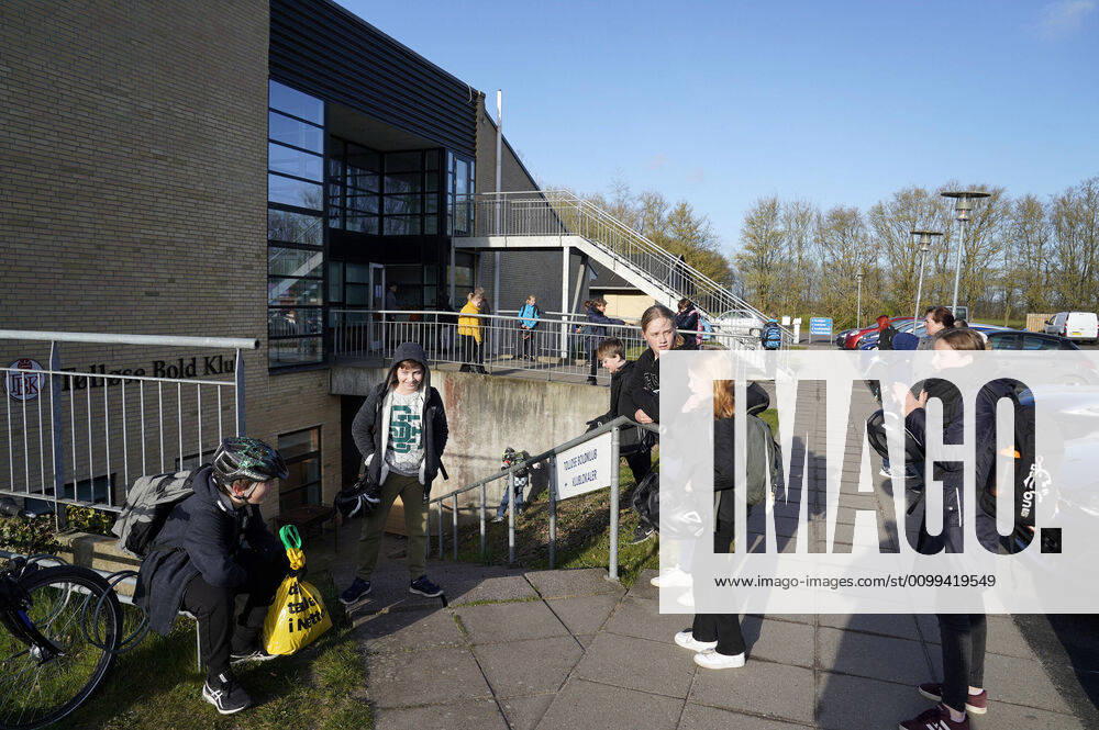 Toelloese School in Holbaek Municipality welcomes first pupils after reopening, Thursday, April 16, 2020 After COVID 19, fear of coronavirus infection, Toelloese School reopens for the 0 5 classes, TOEllOEse Denmark,
