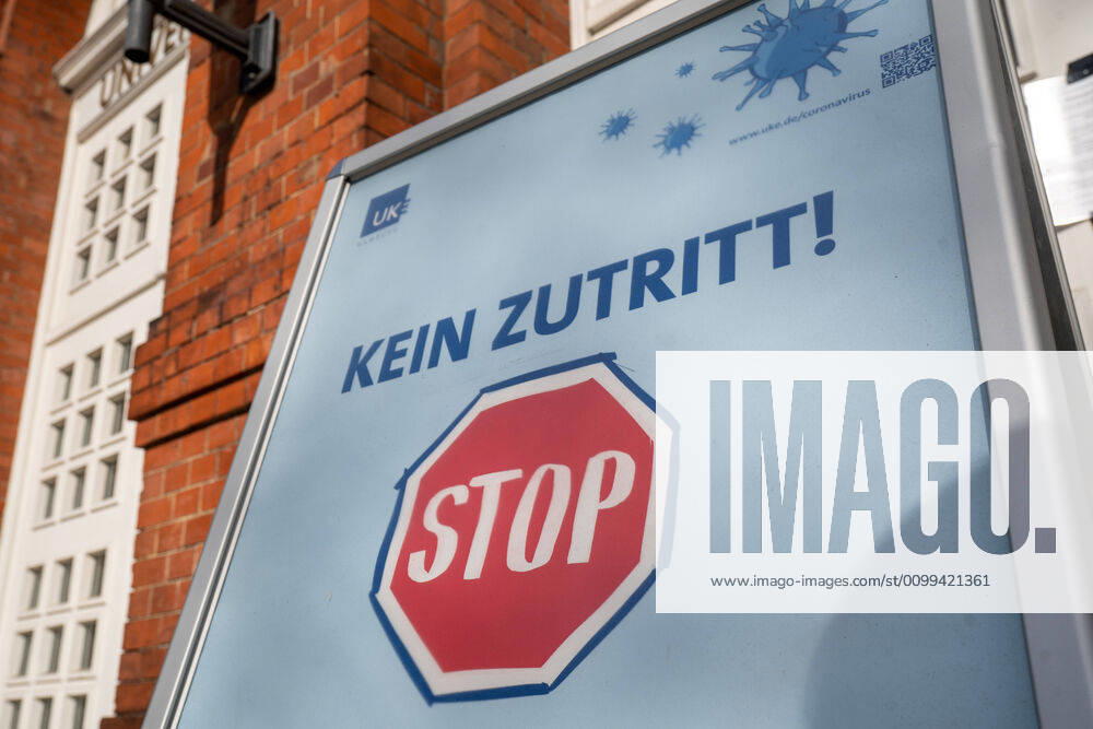 Entrance of the UKE during the corona crisis with entrance control by security service University Medical Center Hamburg Eppendorf Hamburg University Hospital UKE University Medical Center Symbolfoto symbol image building entrance logo sign No access stop at former m