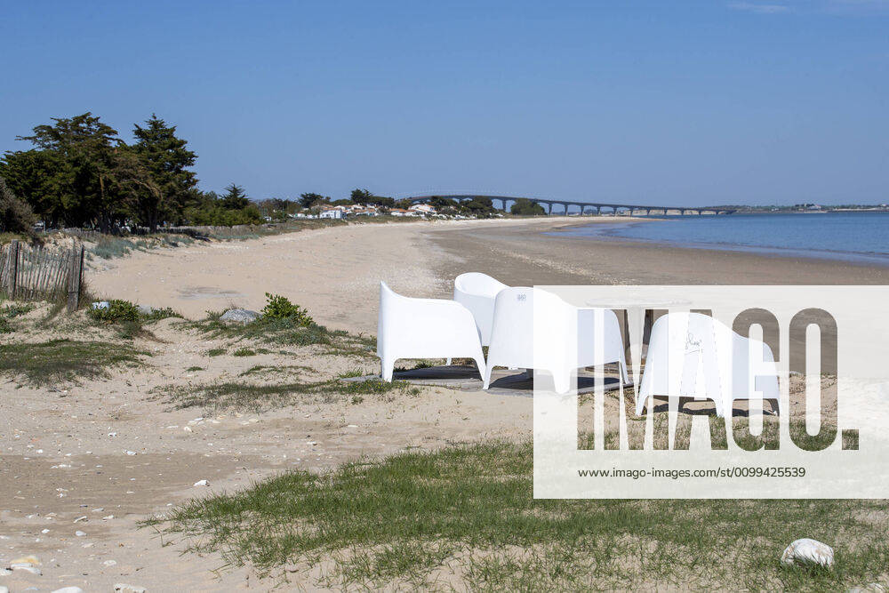 Plage de Rivedoux NEWS : Crise sanitaire mondiale et la pandemie du Coronavirus Covid19 - Ile de Re - 16 04 2020 ChristopheBreschi Panoramic