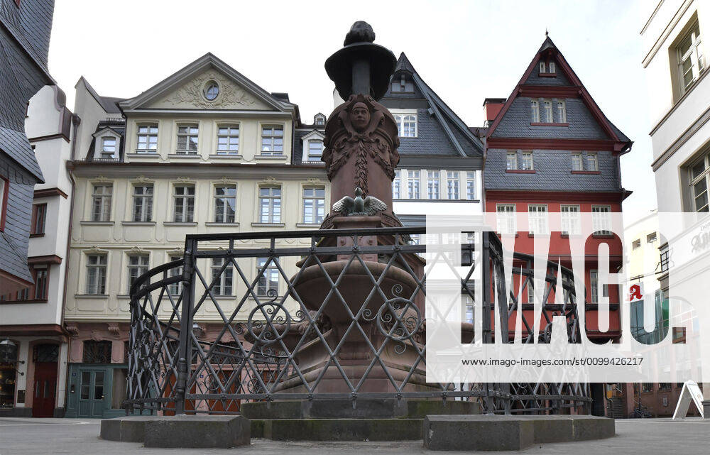 New old town, cafes and restaurants have all tables and chairs removed or rendered them unusable, emwirt Frankfurt am Main