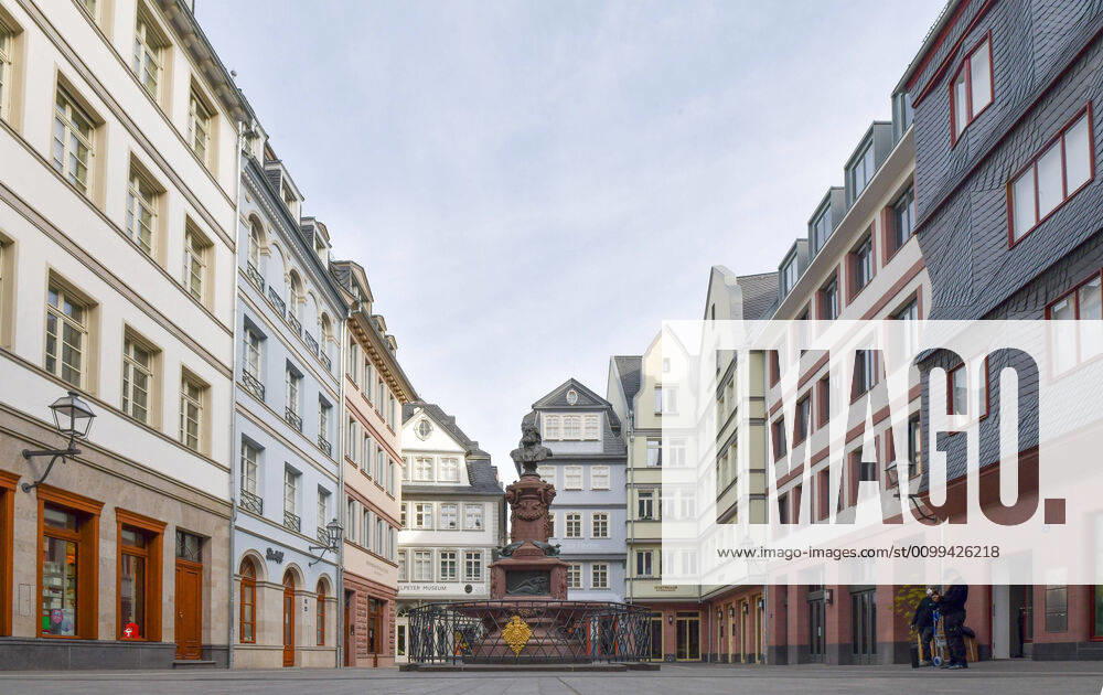 New old town, cafes and restaurants have all tables and chairs removed or rendered them unusable, emwirt Frankfurt am Main