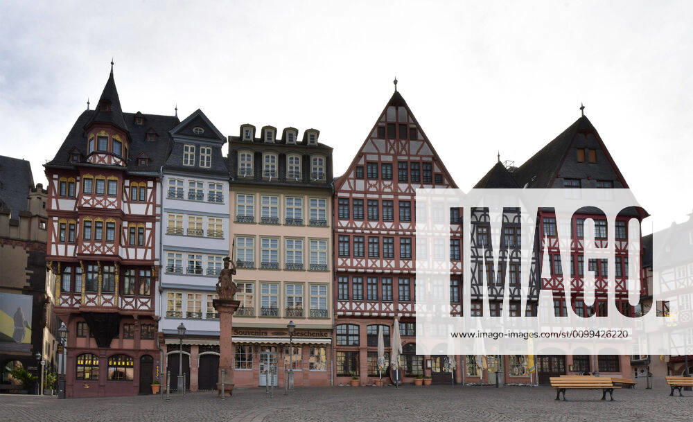 Römerberg, cafes and restaurants have all tables and chairs cleared away, emwirt Frankfurt am Main