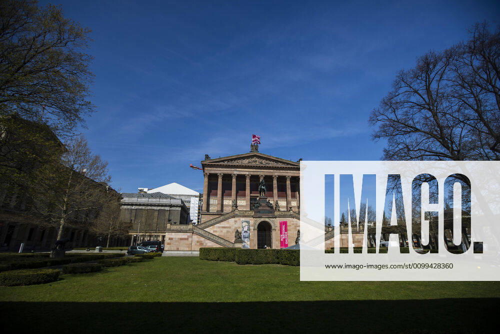Closed old National Gallery in Berlin on April 16, 2020 The measures decided by the federal and state governments to slow down the spread of the coronavirus SARS CoV 2 will continue before Easter The debate about compulsory mouth protection and the effectiveness of masks continues in the public eye Coronavirus in Berlin