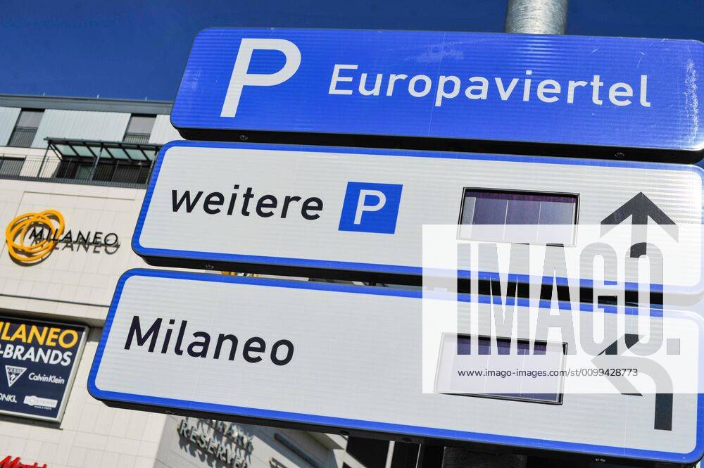 Milaneo Stuttgart COVID 19 Security measures also apply in the Milaneo shopping center, many shops and stores are closed, are no longer allowed to serve their customers, but rent is still paid Only bakeries, grocery stores, pharmacies are open Stuttgart Baden Wuerttemberg Germany