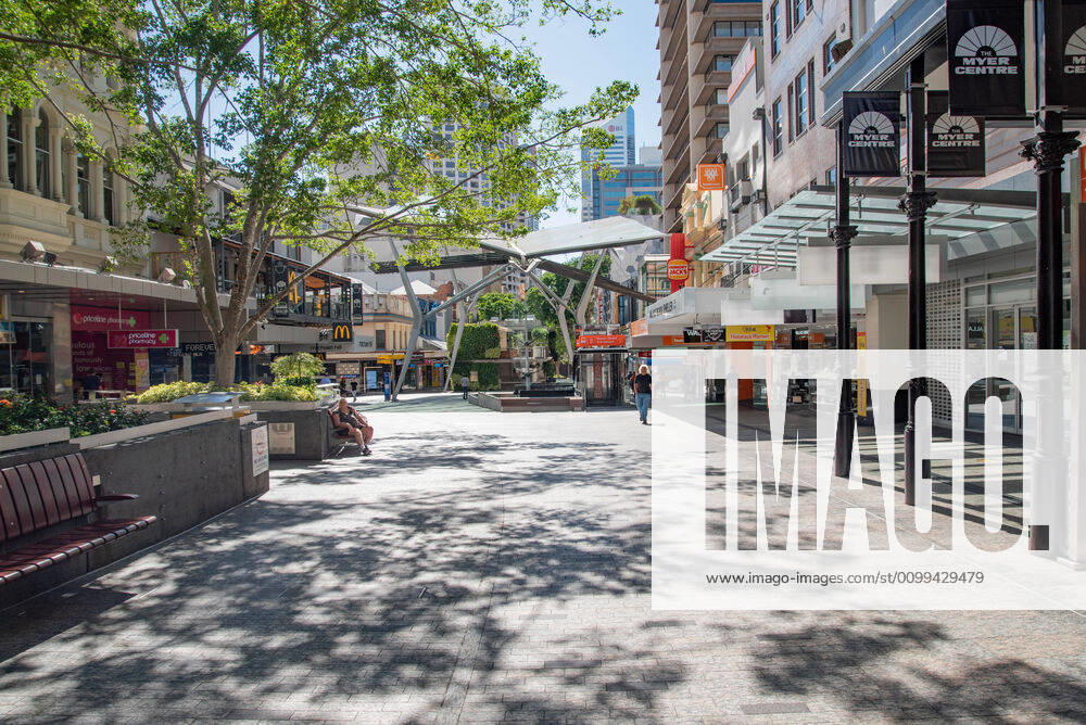 A semi deserted Queen Street Mall at peak hour during the coronavirus crisis..Australian states including Queensland take strict new lockdown rules to stop the spread of Covid-19. Queensland Australia - ZUMAs197 20200416_zaa_s197_014