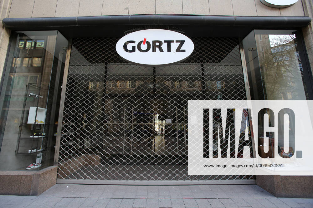 Coronakrise Hamburg city centre 15 04 2020, DEU, Germany, Hamburg Hamburg city centre during the Coronakrise Closed Görtz department store in Spitaler Straße, where the shutters were lowered Hamburg Hamburg Deutschland