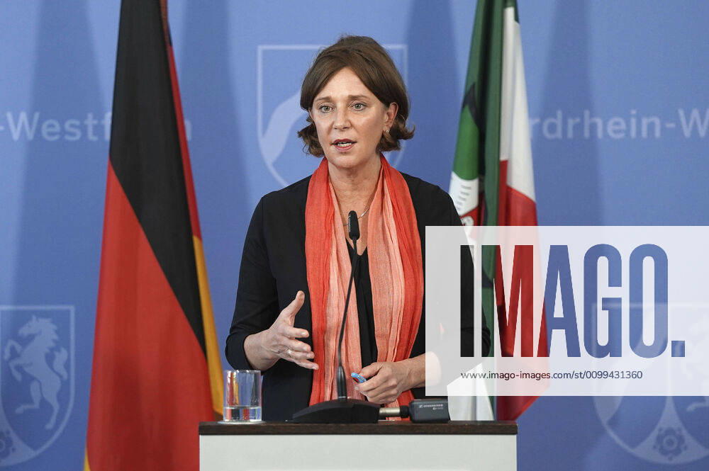 School Minister Yvonne Gebauer at a press briefing on the current situation and further measures to contain the corona virus in North Rhine-Westphalia in the State Chancellery Düsseldorf, 16 04 2020 Foto:xJ.xFuturexImage