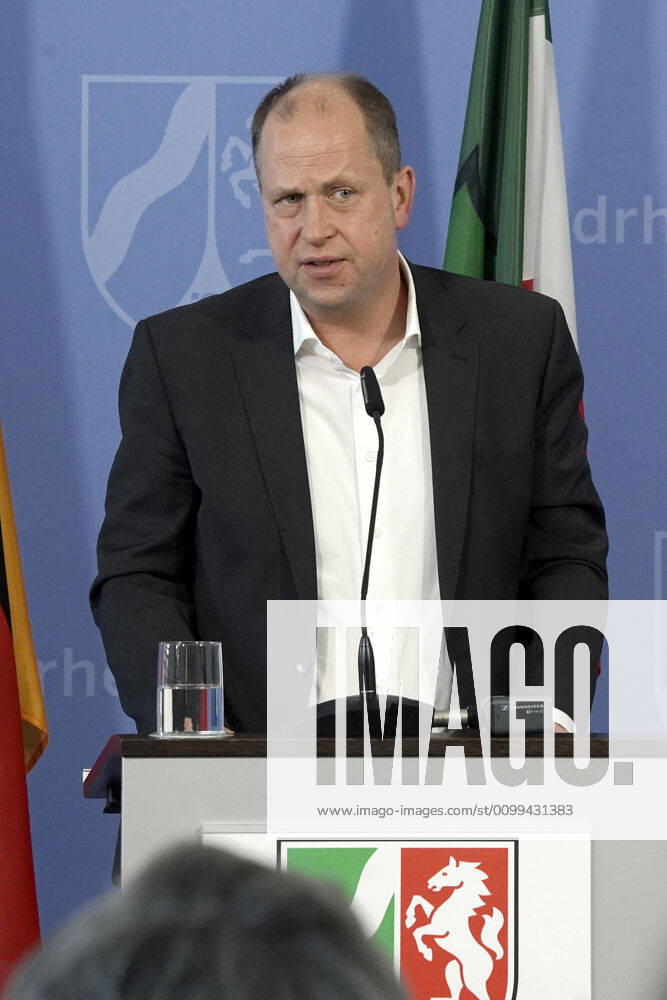 Family Minister Joachim Stamp at a press briefing on the current situation and further measures to contain the corona virus in North Rhine-Westphalia in the State Chancellery Düsseldorf, 16 04 2020 Foto:xJ.xFuturexImage