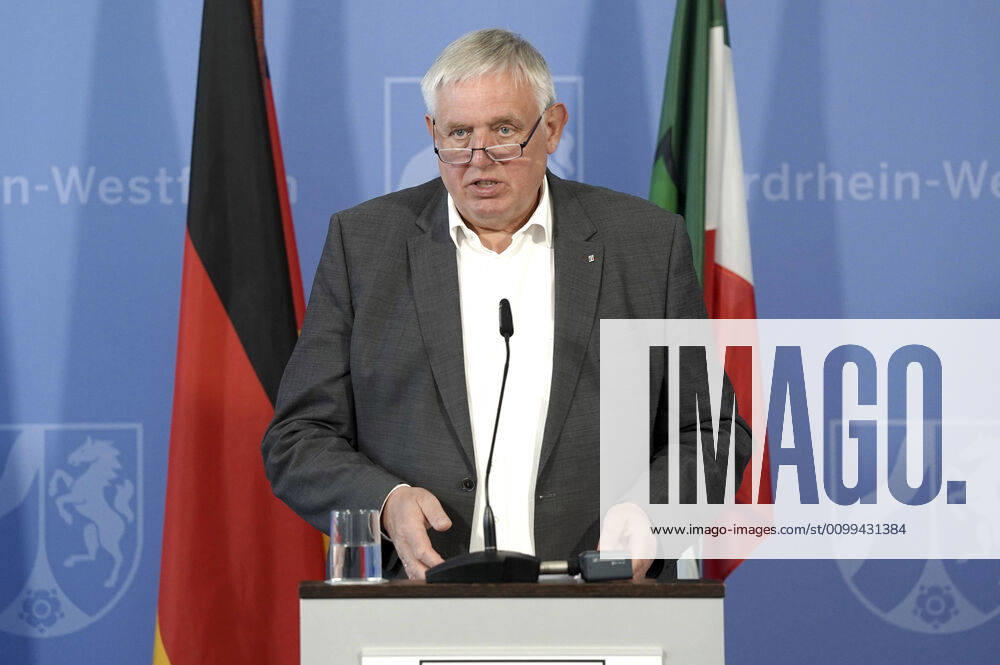 Health Minister Karl Josef Laumann at a press briefing on the current situation and further measures to contain the corona virus in North Rhine-Westphalia in the State Chancellery Düsseldorf, 16 04 2020 Foto:xJ.xFuturexImage
