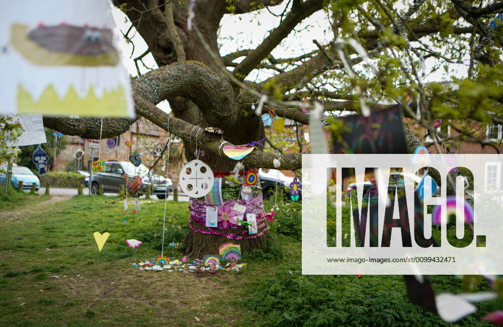 High Wycombe, UK. 16th April, 2020. A tree is decorated in positive messages & Thank You s to the NHS during the Covid-19 Pandemic as the UK Government advice to maintain social distancing and minimise time outside in High Wycombe on 16 April 2020.