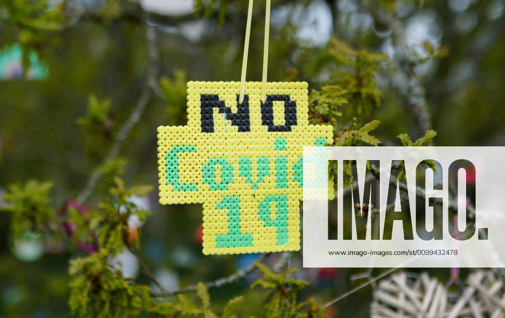 High Wycombe, UK. 16th April, 2020. A tree is decorated in positive messages & Thank You s to the NHS during the Covid-19 Pandemic as the UK Government advice to maintain social distancing and minimise time outside in High Wycombe on 16 April 2020.