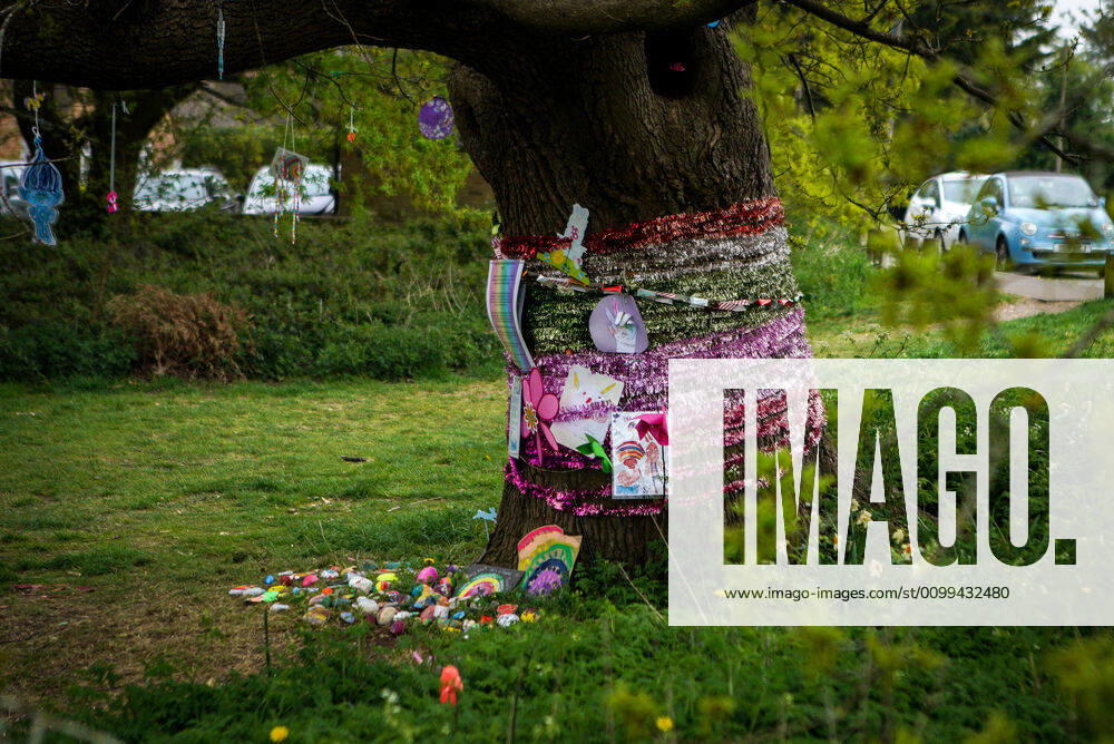 High Wycombe, UK. 16th April, 2020. A tree is decorated in positive messages & Thank You s to the NHS during the Covid-19 Pandemic as the UK Government advice to maintain social distancing and minimise time outside in High Wycombe on 16 April 2020.