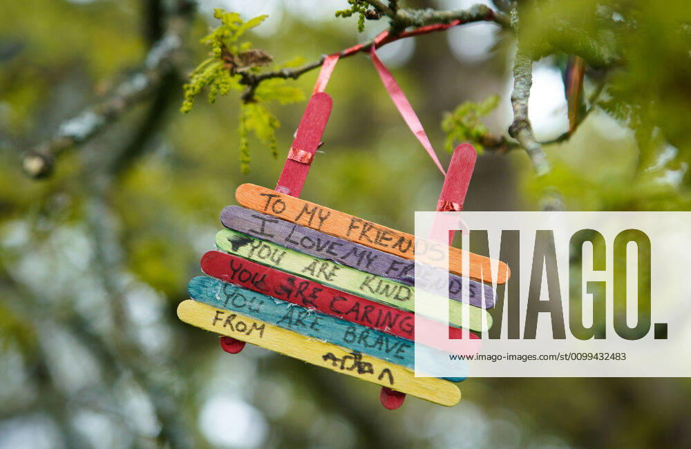 High Wycombe, UK. 16th April, 2020. A tree is decorated in positive messages & Thank You s to the NHS during the Covid-19 Pandemic as the UK Government advice to maintain social distancing and minimise time outside in High Wycombe on 16 April 2020.