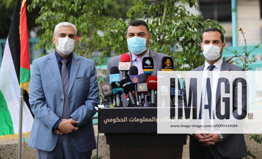 Gaza City, Gaza Strip, Palestinian Territory: Palestinians from the Ministry of Health, Interior and Information attend a press conference about the coronavirus, in Gaza city, on April 16, 2020, 2020 Gaza City Palestinian Territory - ZUMAap3_ 20200416_zaf_ap3_072