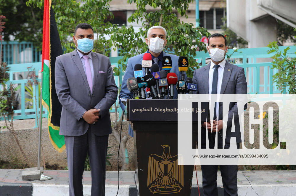 Gaza City, Gaza Strip, Palestinian Territory: Palestinians from the Ministry of Health, Interior and Information attend a press conference about the coronavirus, in Gaza city, on April 16, 2020, 2020 Gaza City Palestinian Territory - ZUMAap3_ 20200416_zaf_ap3_073