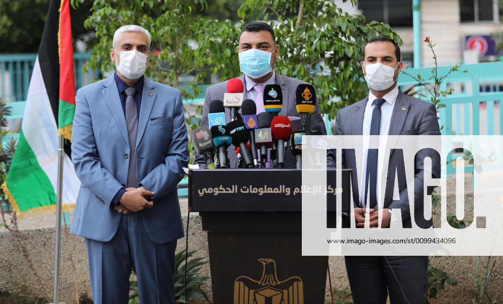 Gaza City, Gaza Strip, Palestinian Territory: Palestinians from the Ministry of Health, Interior and Information attend a press conference about the coronavirus, in Gaza city, on April 16, 2020, 2020 Gaza City Palestinian Territory - ZUMAap3_ 20200416_zaf_ap3_074