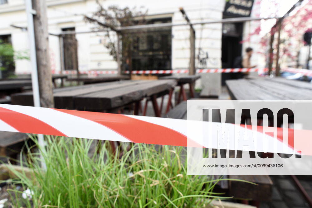 A restaurant in the Kreuzberg Gräfekiez has closed off the outside area with a flutter band so that no one can sit there Restaurant tables closed due to corona