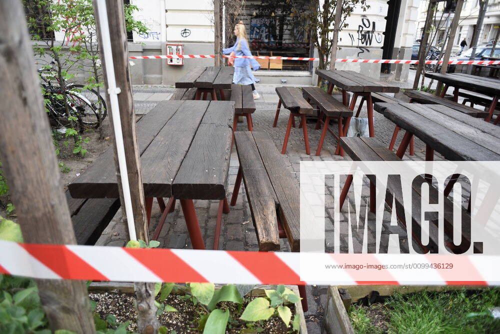 A restaurant in the Kreuzberg Gräfekiez has closed off the outside area with a flutter band so that no one can sit there Restaurant tables closed due to corona
