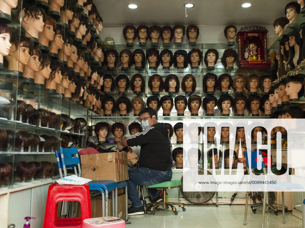 (200417) -- WUHAN, April 17, 2020 -- A man works in his shop in Wuhan, capital of central China s Hubei Province, April 16, 2020. As the coronavirus epidemic wanes, life returns to normal in Wuhan gradually. ) CHINA-WUHAN-DAILY LIFE-RETURNING TO NORMAL(CN) ShenxBohan