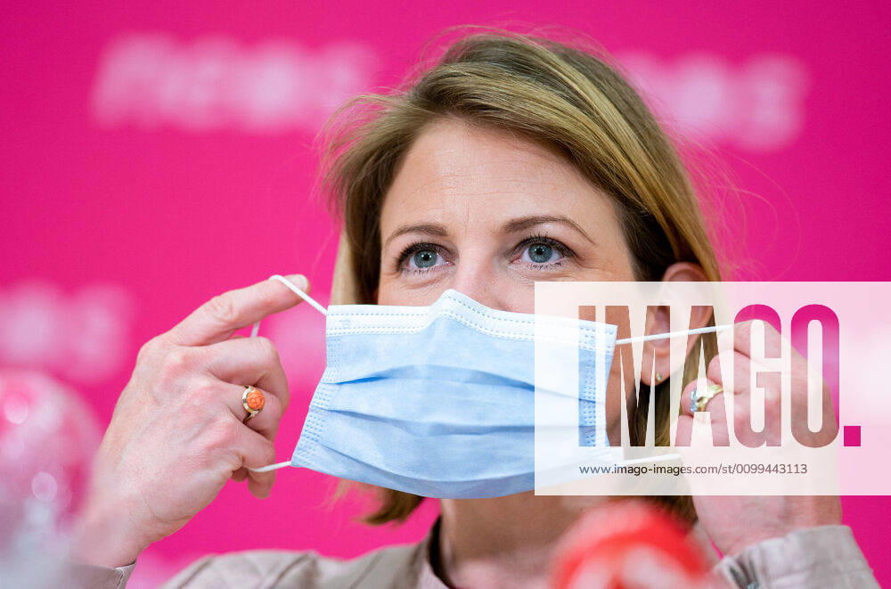 Vienna 16 04 2020, Vienna, AUT, Current developments on corona disease in Austria, press conference on the subject Open questions in the education sector, in the picture NEOS club chairwoman Beate Meinl Reisinger NEOS club chairwoman Beate Meinl Reisinger during a press conference on the subject Open questions in the education sector of Austrian Goverment about the coronavirus pandemic at the Vienna, Austria on 2020 04 16 EP_str