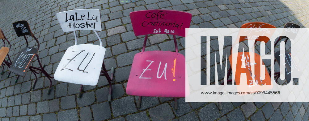 GER Sachsen Dresden Neumarkt at the Frauenkirche Lange Tafel of Dresdens innkeepers and restaurateurs where they put out lots of chairs and handed over a petition because they are facing ruin because of the corona crisis and are not supported enough 170420 ddbd