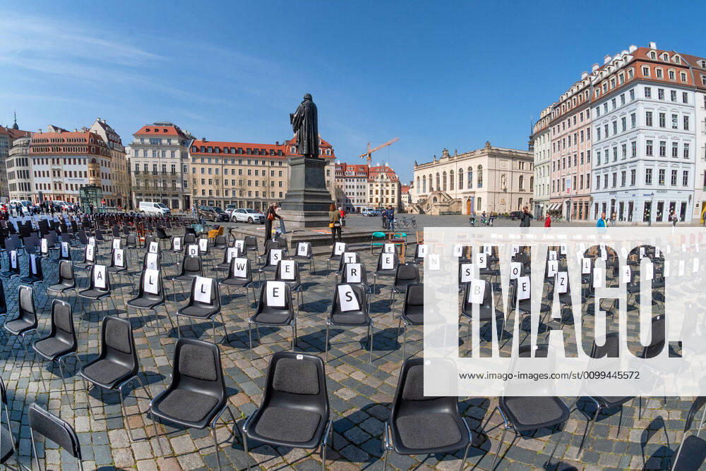 GER Sachsen Dresden Neumarkt at the Frauenkirche Lange Tafel of Dresdens innkeepers and restaurateurs where they put out lots of chairs and handed over a petition because they are facing ruin because of the corona crisis and are not supported enough 170420 ddbd