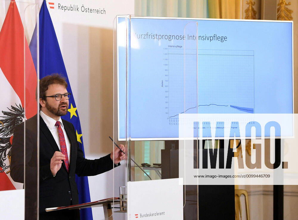 Vienna 17 04 2020, Federal Chancellery, Vienna, AUT, Current developments on corona disease in Austria, press conference on the subject Gradual normalisation in the health sector, in the picture Herwig Ostermann Managing Director of Health Austria Herwig Ostermann Managing Director of Health Austria during a press conference on t EP_STR