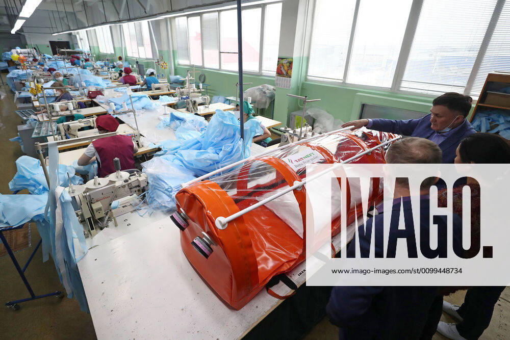 Experts of the Tatneft research center developing a protective box for transporting coronavirus patients at the Aznakai Kiemnere clothing factory in the town of Aznakayevo. Tatneft also launched production of medical clothing for infectious diseases physicians working with COVID-19 patients at the factory; protective suits are handed over to Tatarstan s hospitals for free. Yegor Aleyev TASS TS0D61F9