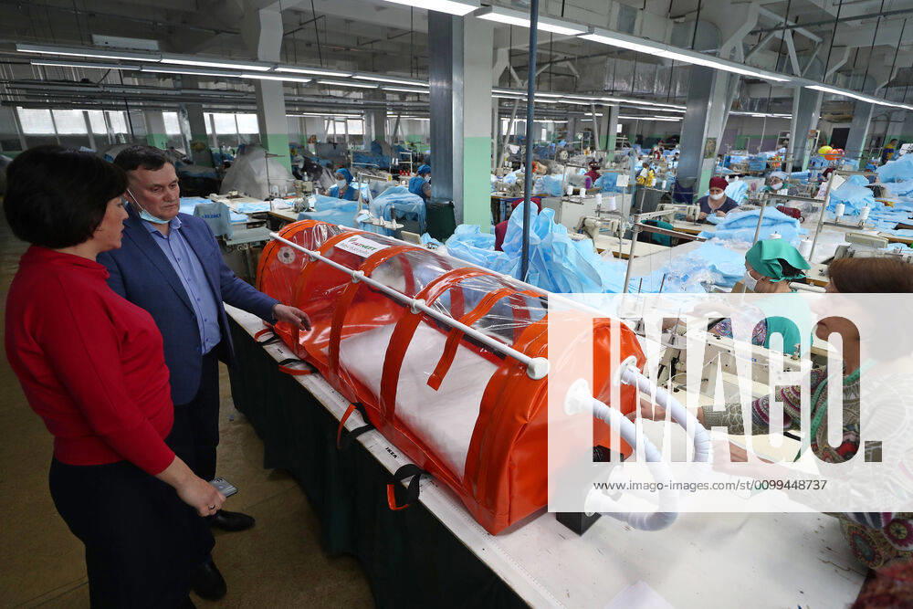 Experts of the Tatneft research center developing a protective box for transporting coronavirus patients at the Aznakai Kiemnere clothing factory in the town of Aznakayevo. Tatneft also launched production of medical clothing for infectious diseases physicians working with COVID-19 patients at the factory; protective suits are handed over to Tatarstan s hospitals for free. Yegor Aleyev TASS TS0D61FC