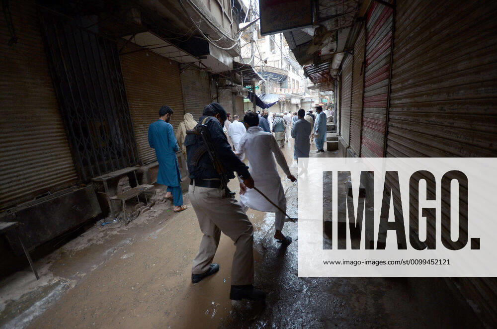Pakistan: Police arrest people during lockdown Police arrest people during lockdown against government measures to stop the spread of corona virus. Peshawar khyber pakhtunkhwa Pakistan