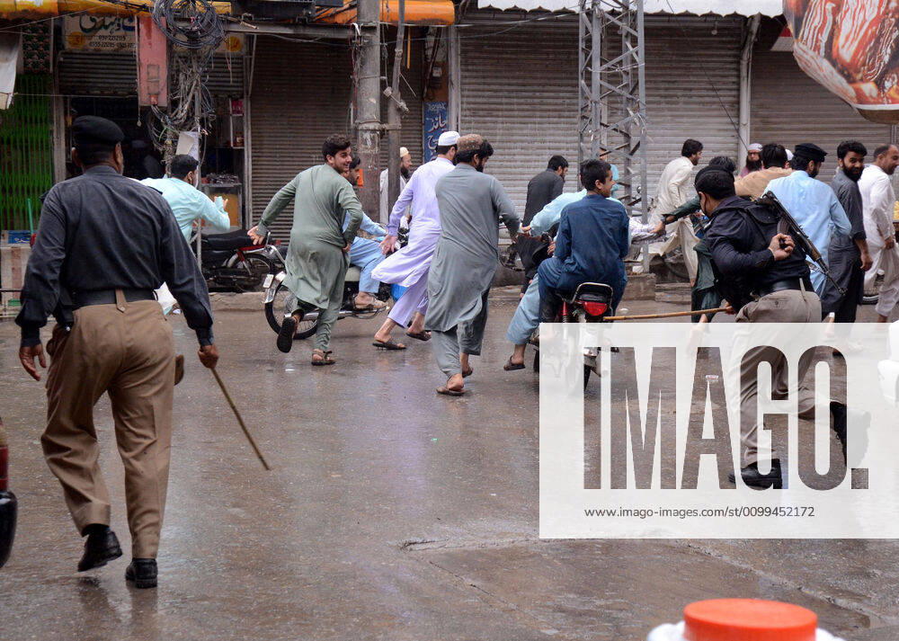 Pakistan: Police arrest people during lockdown Police arrest people during lockdown against government measures to stop the spread of corona virus. Peshawar khyber pakhtunkhwa Pakistan