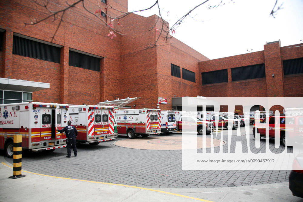 Now that the COVID-19 curve have been declared flatten in New York City, residents of the South Bronx s Melorse-area have seemingly easily adapted to a new way of life in the hard-hit borough as seen on 17 April, 2020, with lively street commerce. Pictured is activity at the overwhelmed Lincoln Hospital. New York City US - ZUMAl135 20200417_zap_l135_007