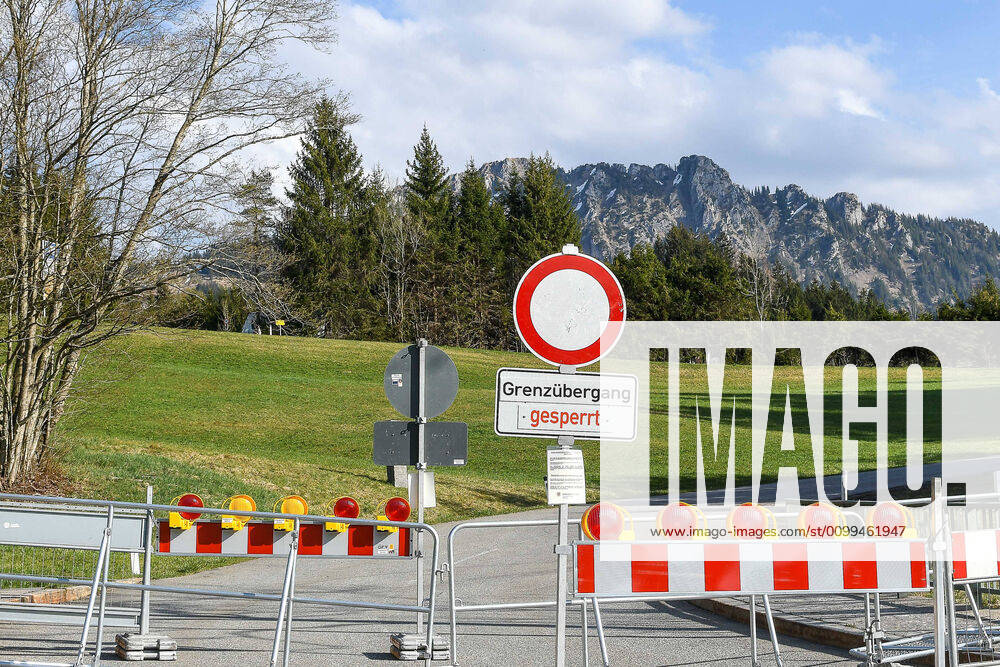 GER, Coronavirus, Closed border crossing Jungholz between Germany and Austria 17 04 2020, State border, Jungholz, GER, Coronavirus, Closed border crossing Jungholz between Germany and Austria, since 20 03 2020 crossing the border at the State border to Austria is only possible at certain border crossing points in the pict nph00200